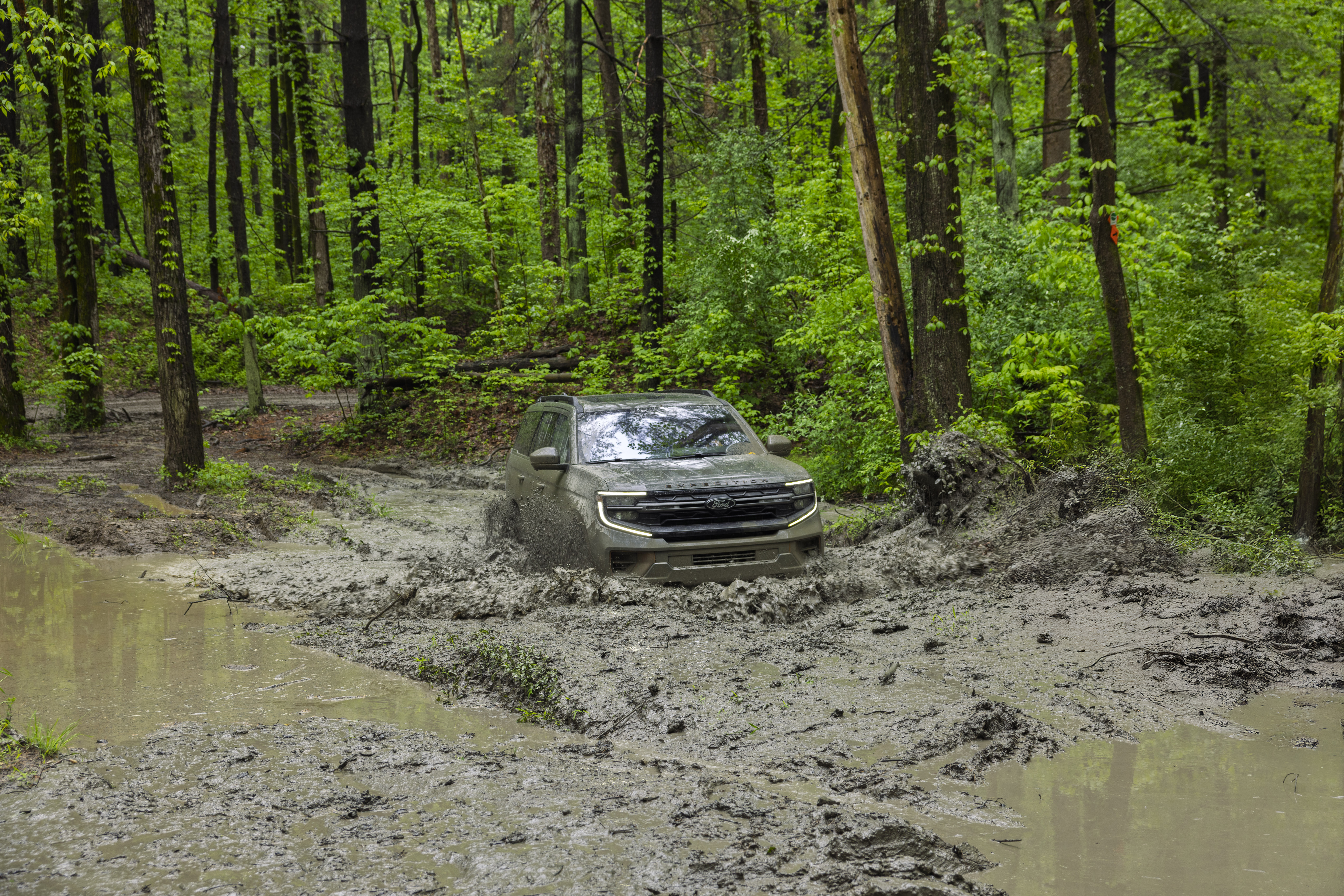 2025 Expedition Tremor with optional features shown.