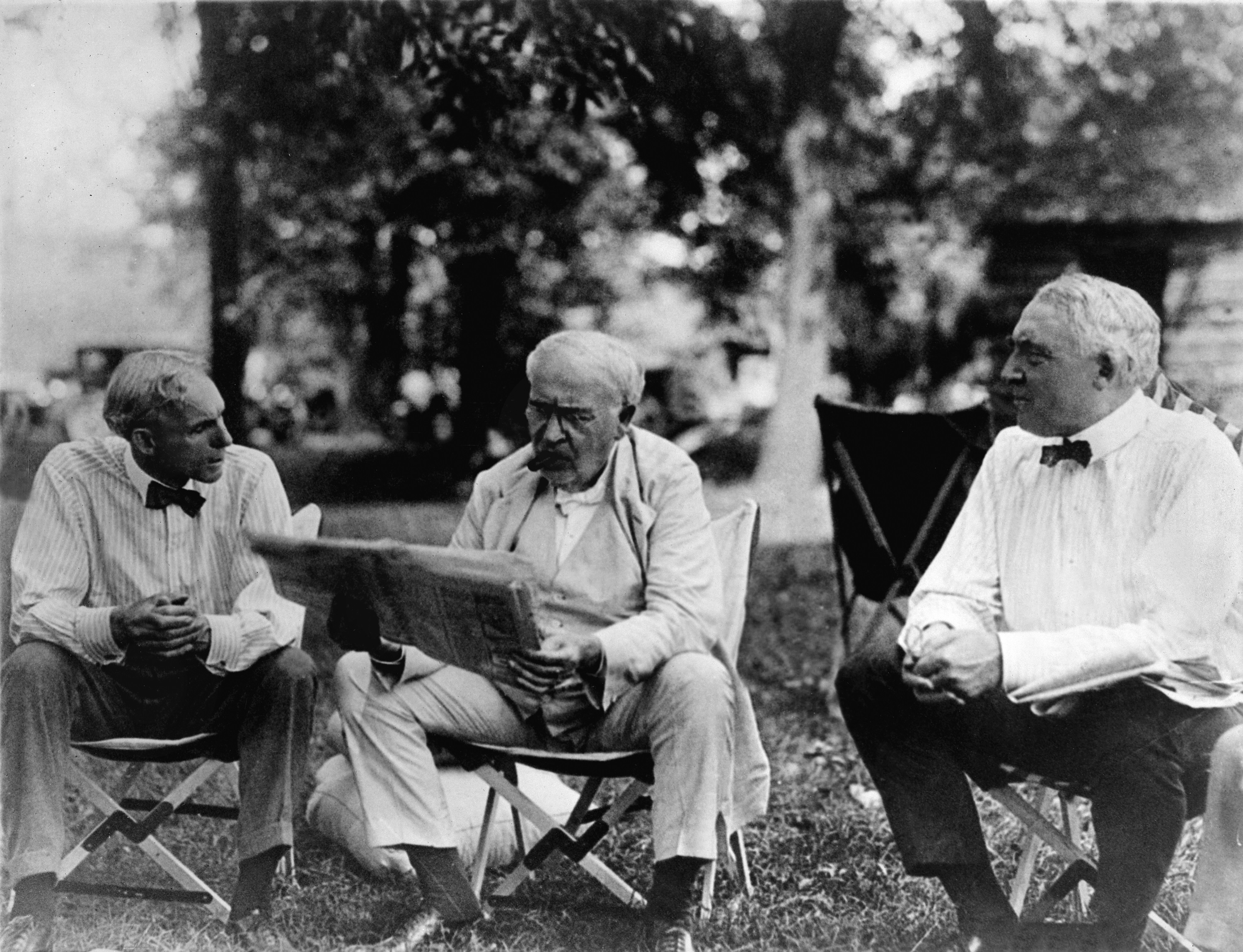 1924: Henry Ford, Thomas Edison and President Harding